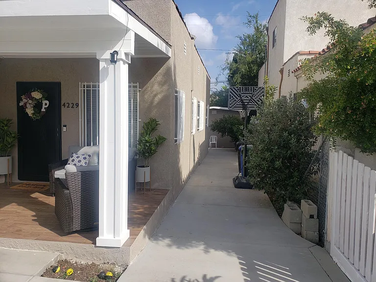 Mandalay Dr — Photo 10