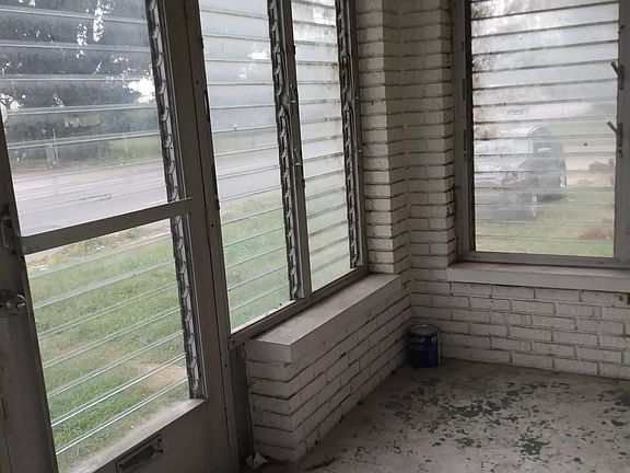 Front porch with open-close window slats