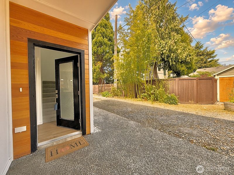 4th image of 708 N 102nd Street #2