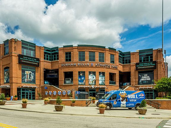 Only10 Minutes to Downtown Durham Night Life