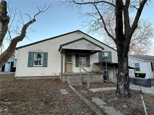 305 W Hickory St, El Dorado Springs, MO 64744