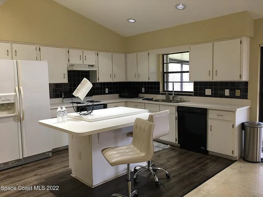 3 bed, 2090 sqft, $2,200 — Photo 4