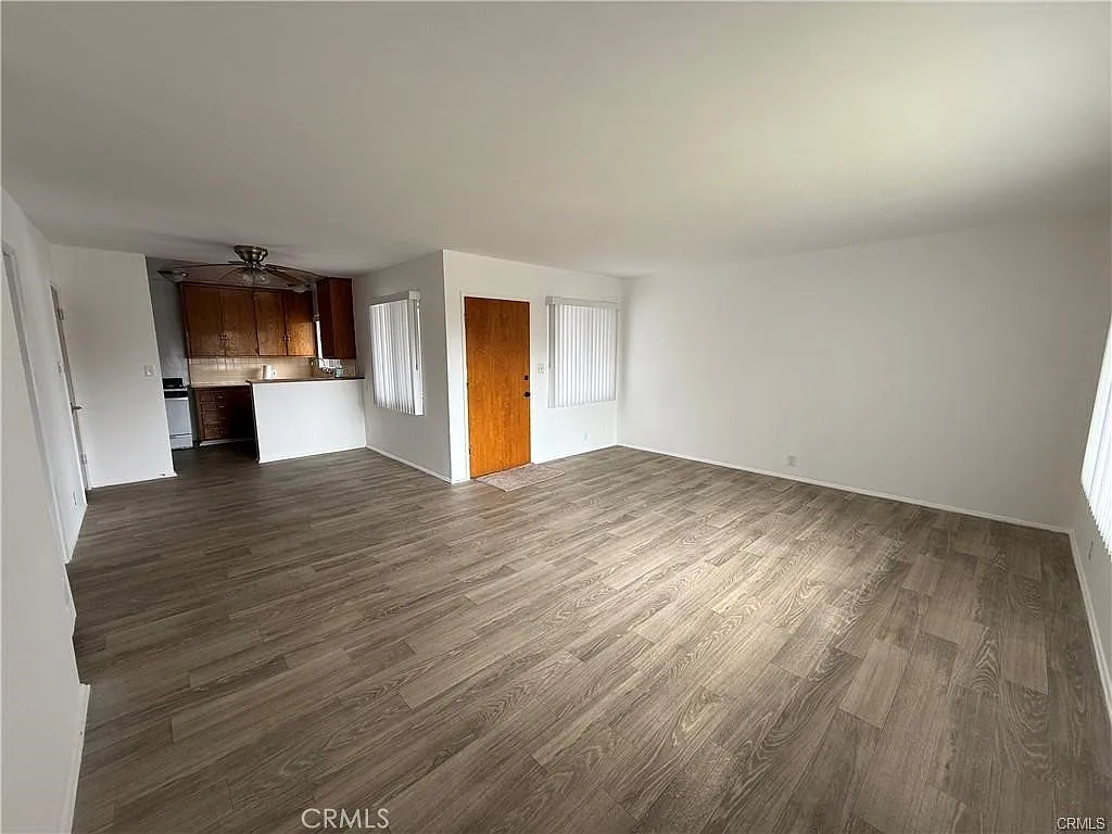 2 bed, 1000 sqft, $2,400 — Photo 2