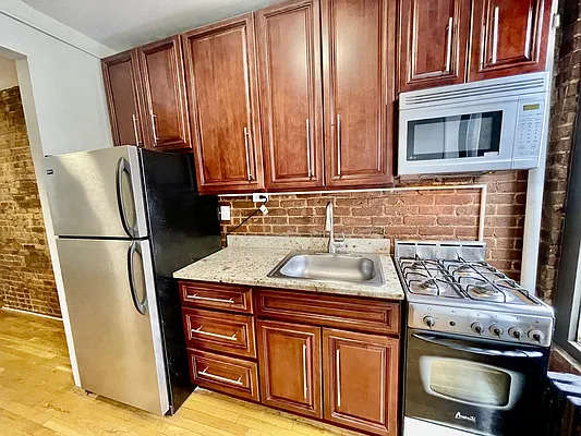 Rented by R New York | media 19