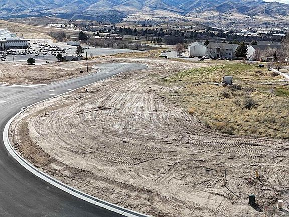 4th image of 22 Falcon Ridge Dr