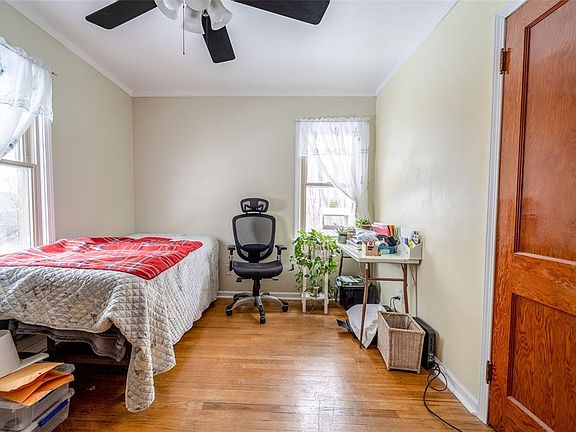 5th image of 529 Woodford Ave