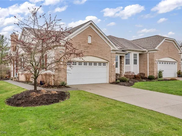 9838 Country Club Cir, Twinsburg, OH 44087