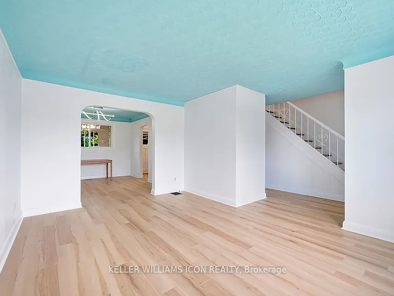 873 Woodroffe Ave — Photo 10