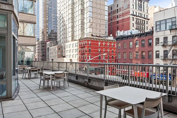 Rented by Greystar | media 15