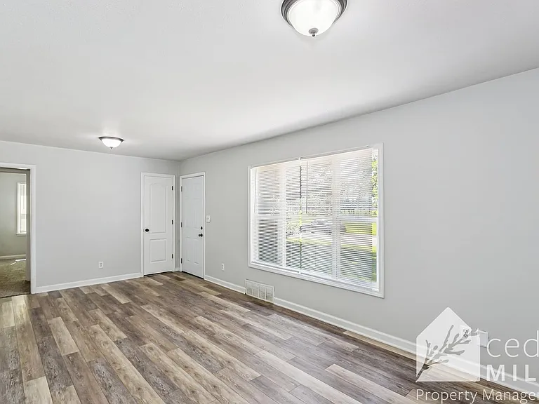 2134 W 35th St S — Photo 3