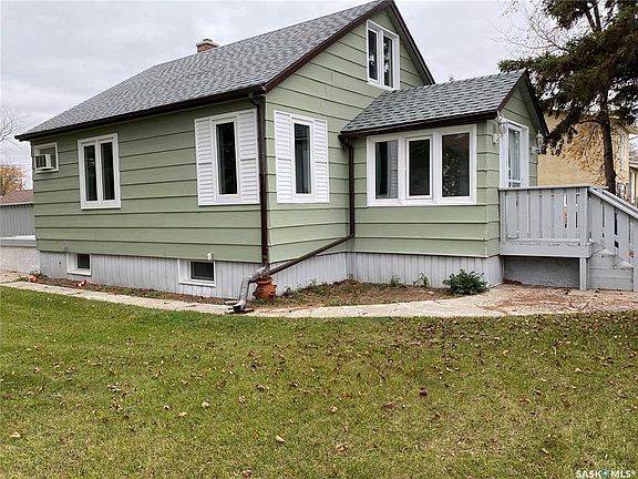 2nd image of 118 Willis Ave