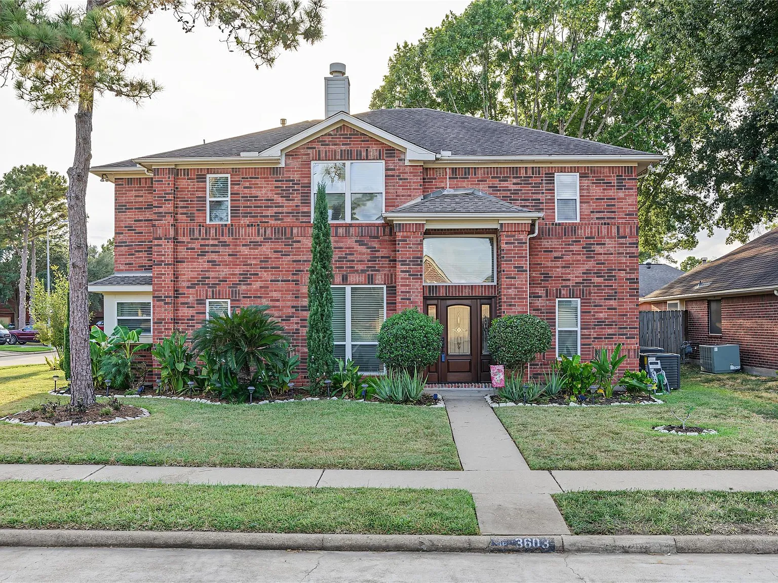 4 bed, 3.5 bath, 2750 sqft, $2,400 — Photo 1