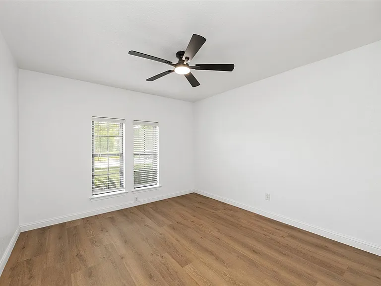 2705 Lawndale Dr — Photo 8