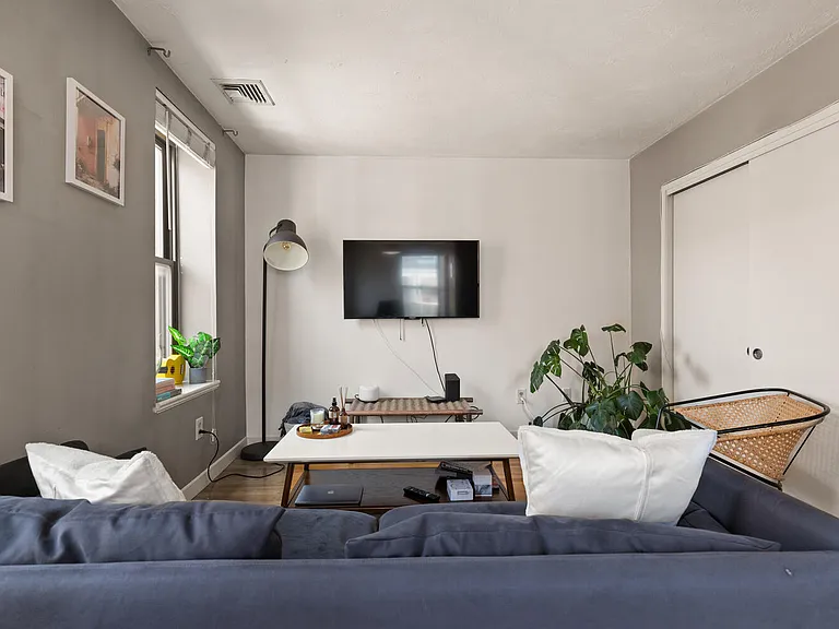 5 Grove St #7 — Photo 3