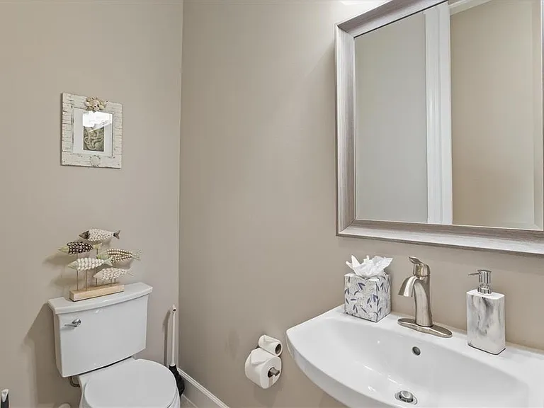 1905 Tulip Dr — Photo 32