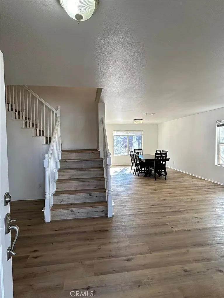 7 bed, 2661 sqft, $3,650 — Photo 2