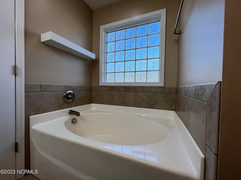 704 Radiant Dr — Photo 15
