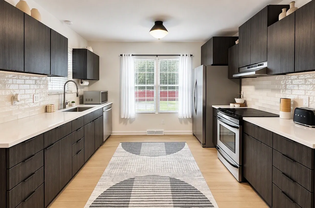 3 bed, 1345 sqft, $3,000 — Photo 4