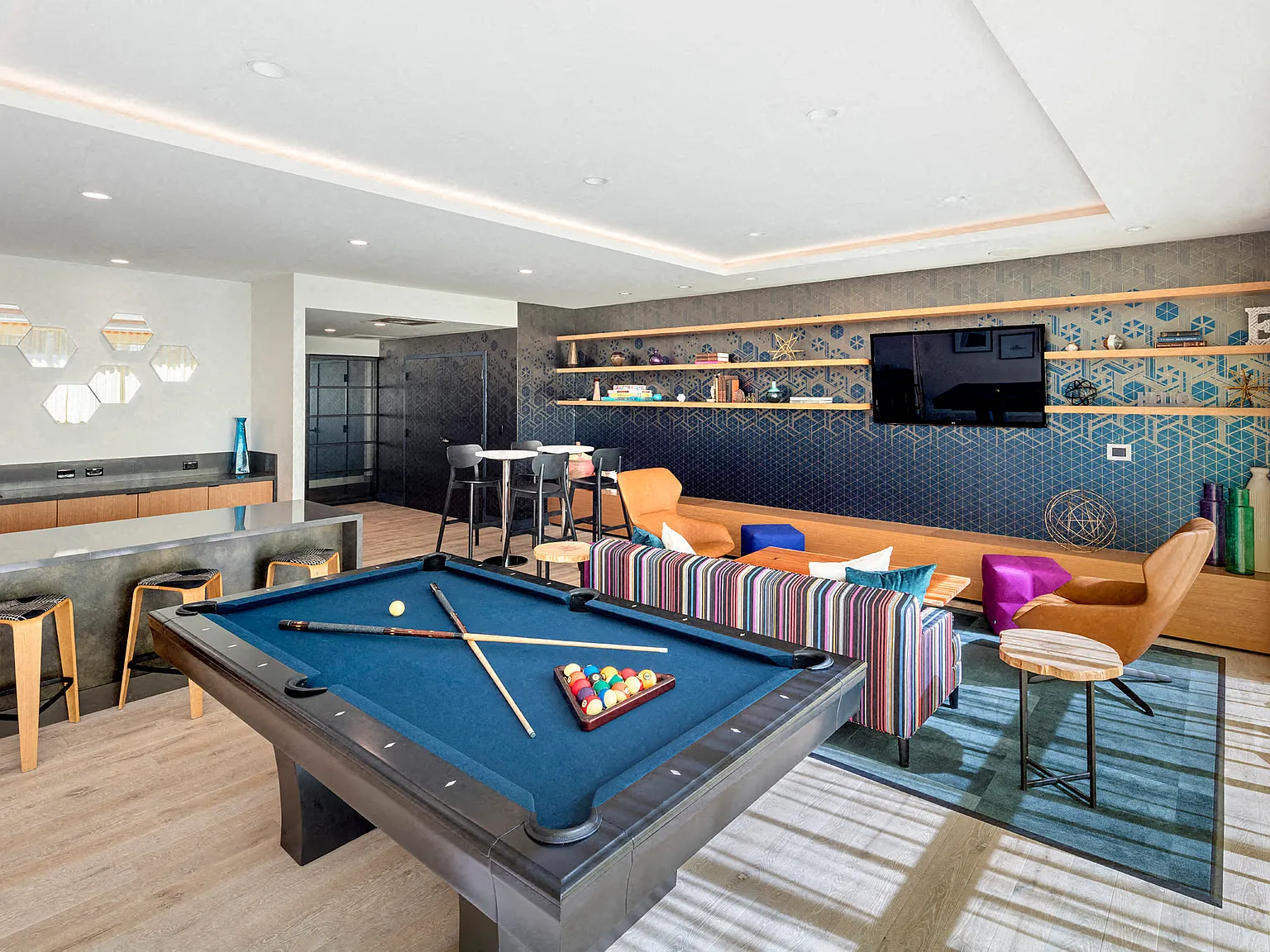E3 Apartments — Photo 3