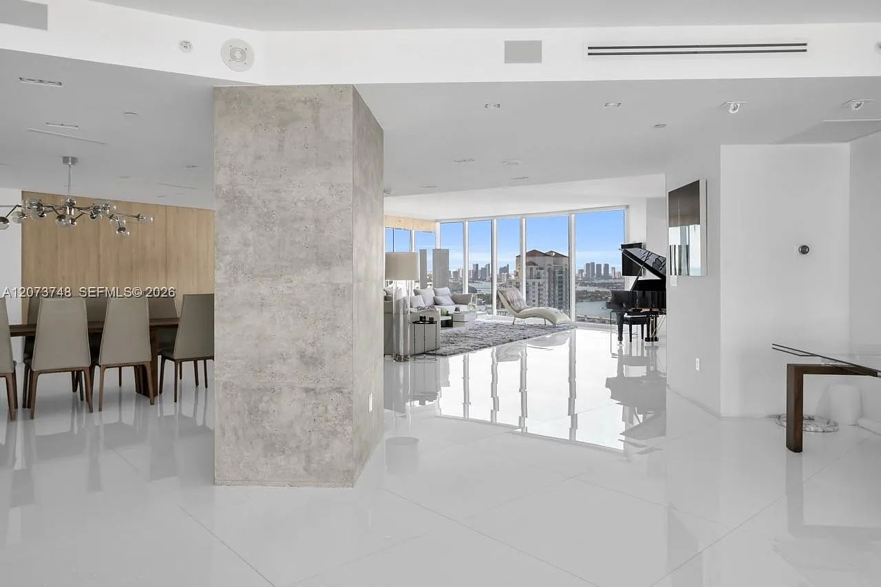 Portofino Tower Condo — Photo 3
