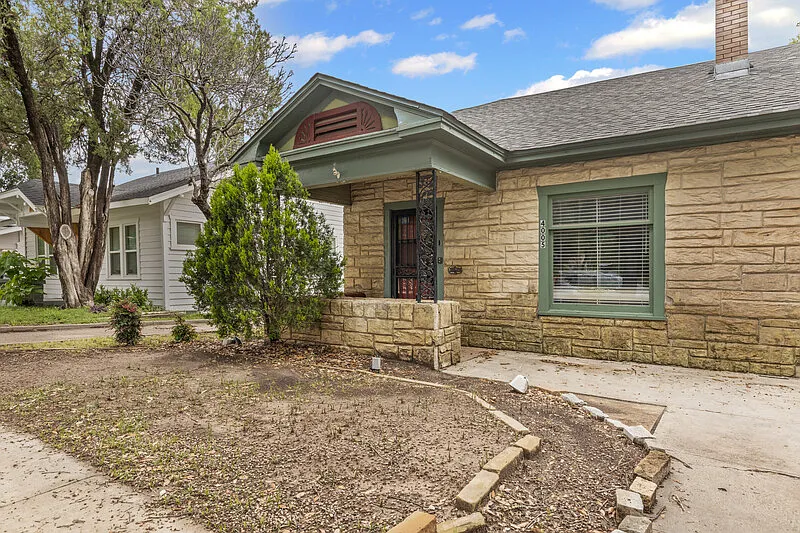 2 bed, 1.0 bath, 1500 sqft, $1,800 — Photo 2