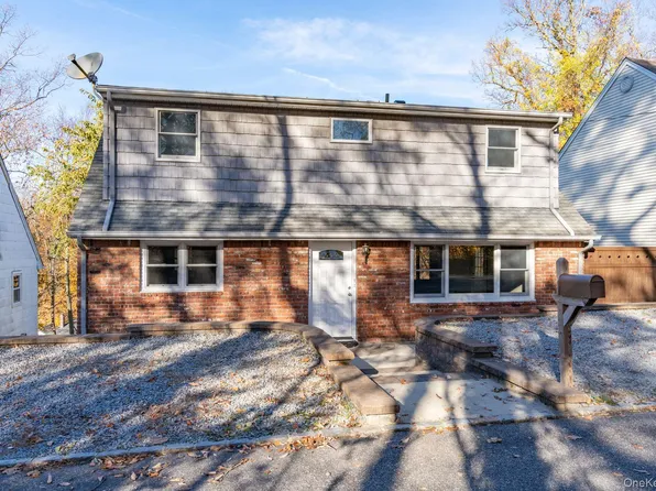 29 Potter Lane, Halesite, NY 11743