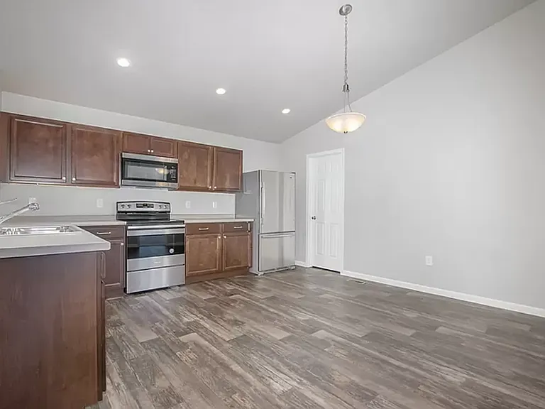 372 White Pine Ct — Photo 8