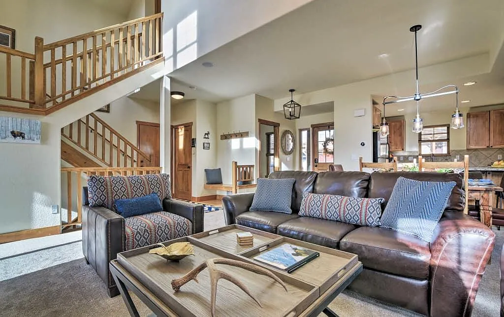 3 bed, 1944 sqft, $5,995 — Photo 3