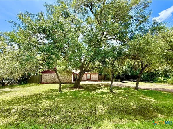 385 Live Oak Dr, Inez, TX 77968