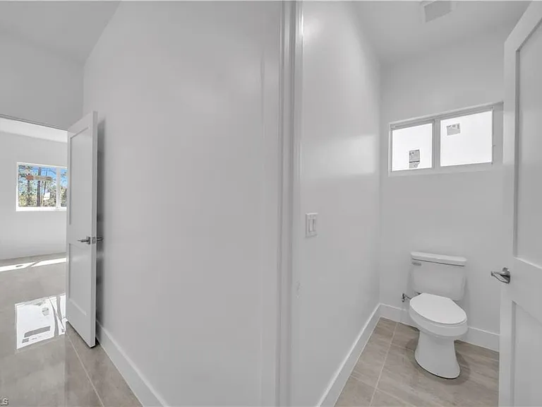 1142 Dutchess St E — Photo 18