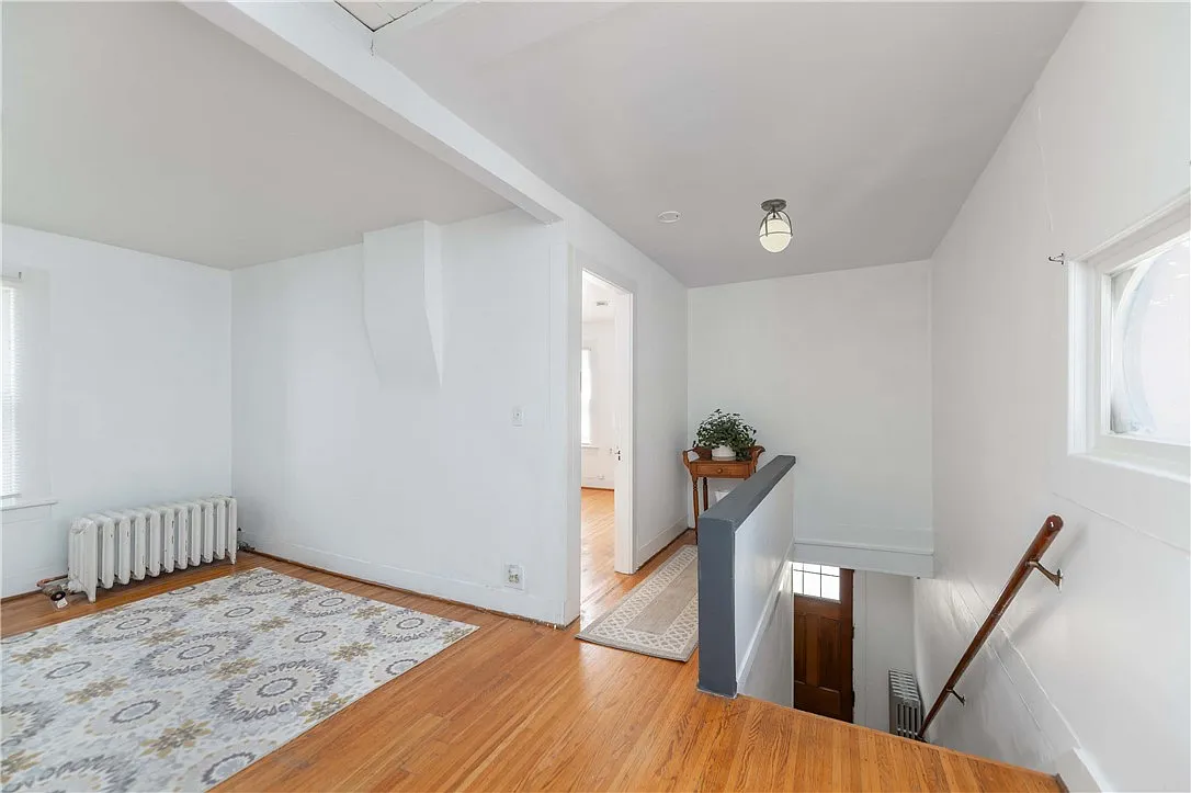 2 bed, 1.0 bath, 1146 sqft, $1,750 — Photo 2