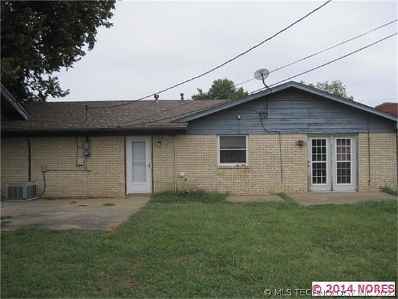 4th image of 1213 W School St