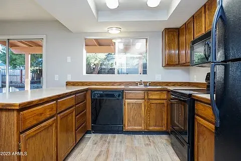 530 Hegge Dr — Photo 23