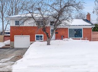 2413 Ryan Dr #A, Ottawa, ON K2C1K9