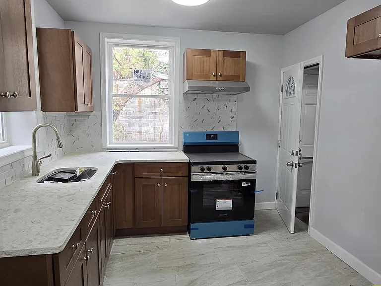 1411 W Loudon St — Photo 33