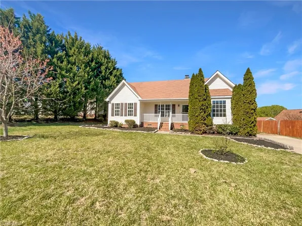 3011 Butterwood Dr, Jamestown, NC 27282