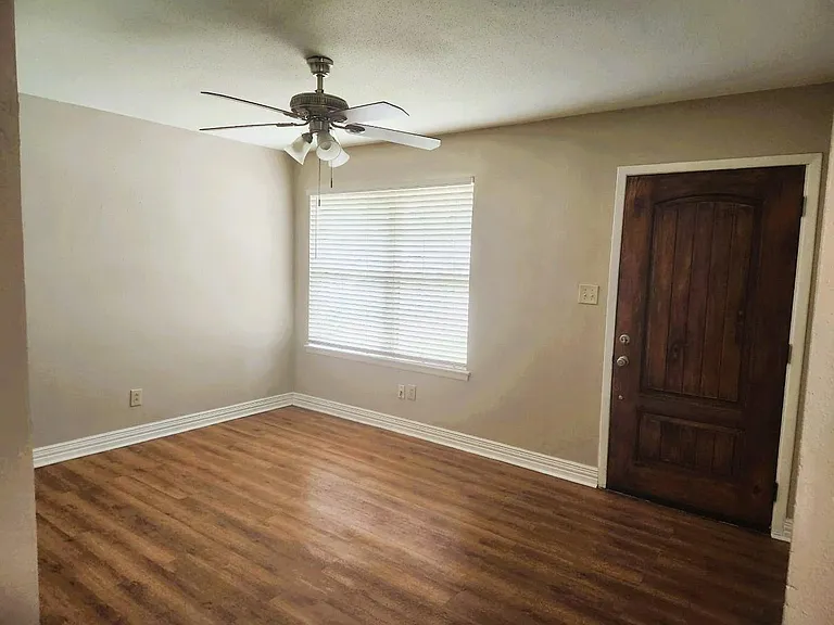3515 Castledale Dr — Photo 18