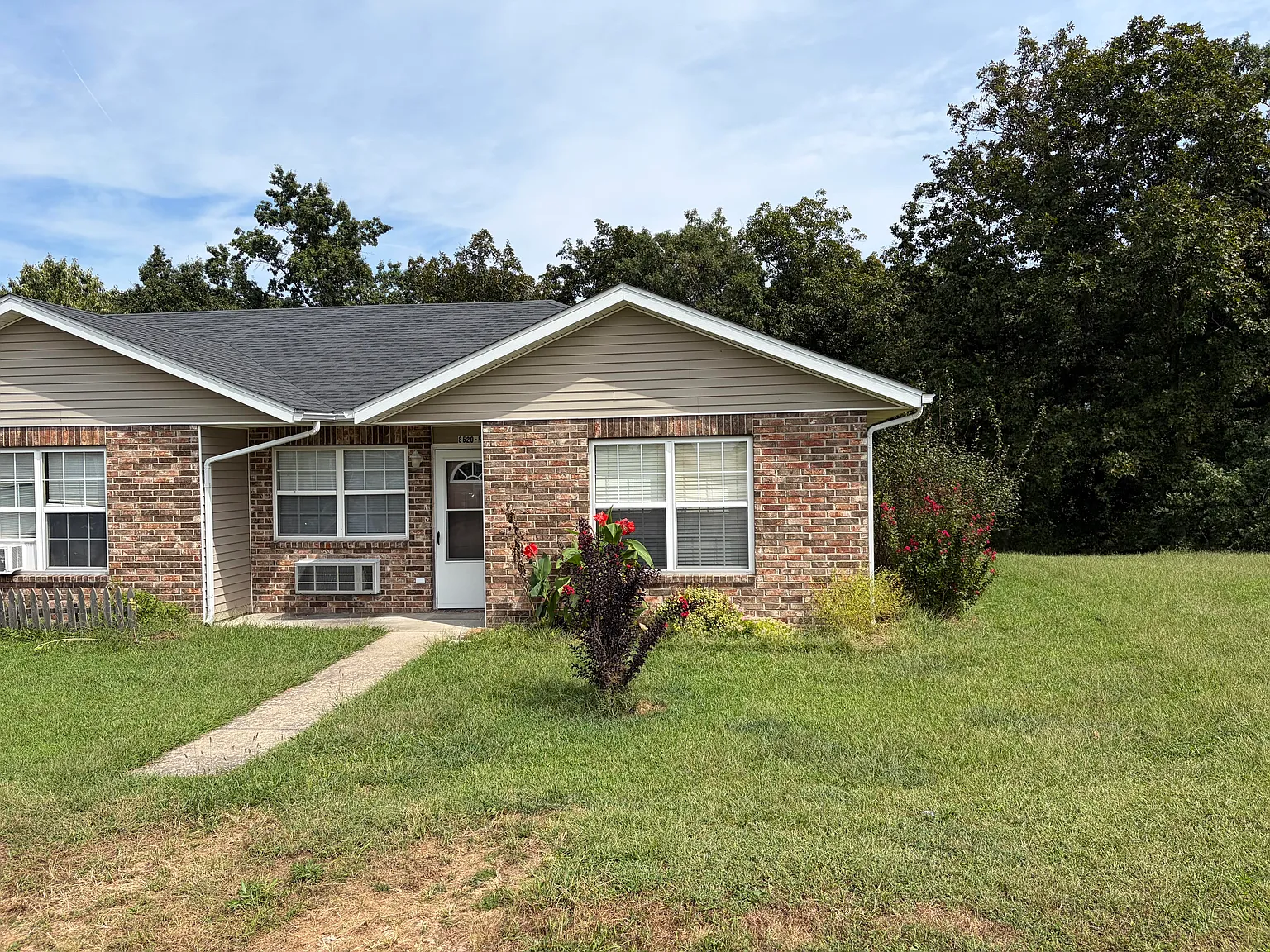 2 bed, 1000 sqft, $950 — Photo 1