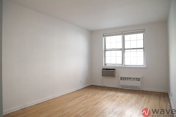 Rented by Wave Real Estate Group | media 13