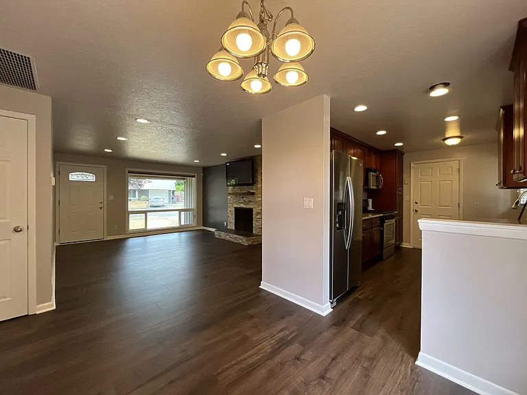 730 SE 143rd Ave — Photo 11