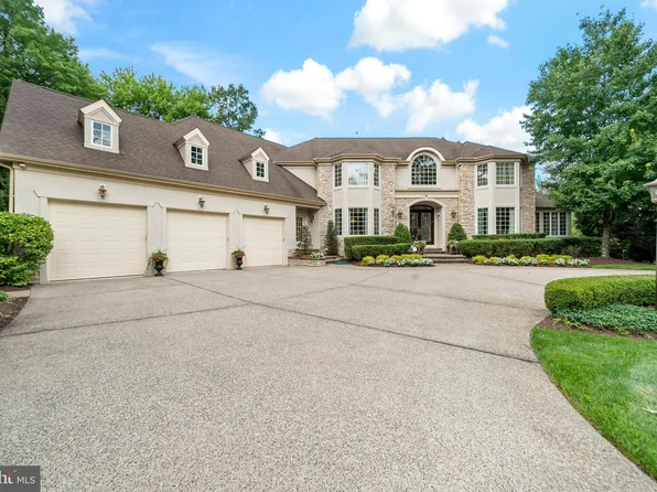 16 Woodglen Ln, Voorhees, NJ 08043