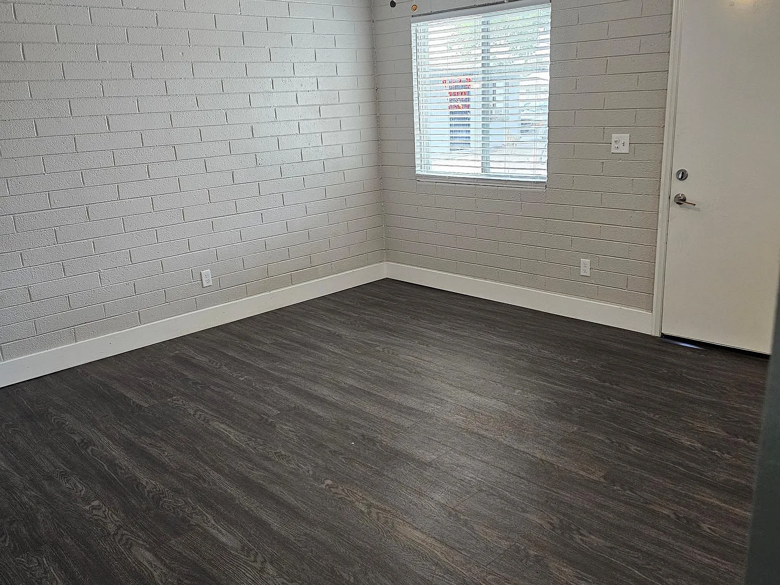 9625 N 10th Ave — Photo 3
