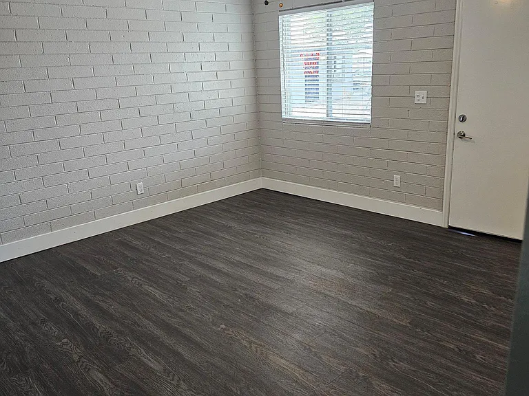 9625 N 10th Ave #5 — Photo 3