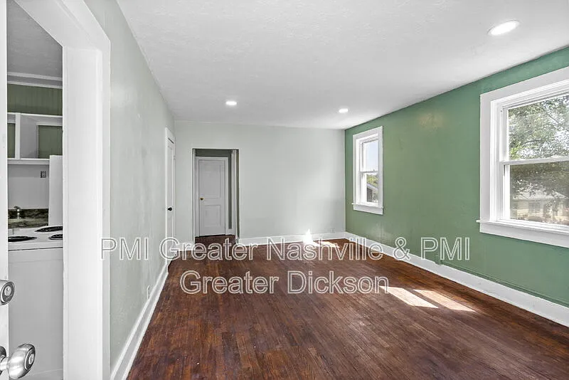 2 bed, 1.0 bath, $1,149 — Photo 2