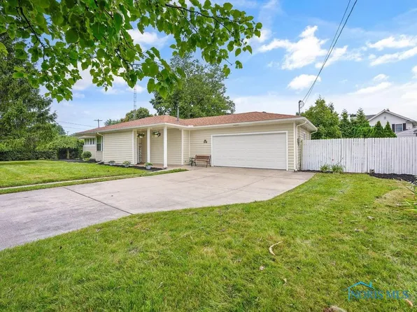 316 Eagle Point Rd, Rossford, OH 43460