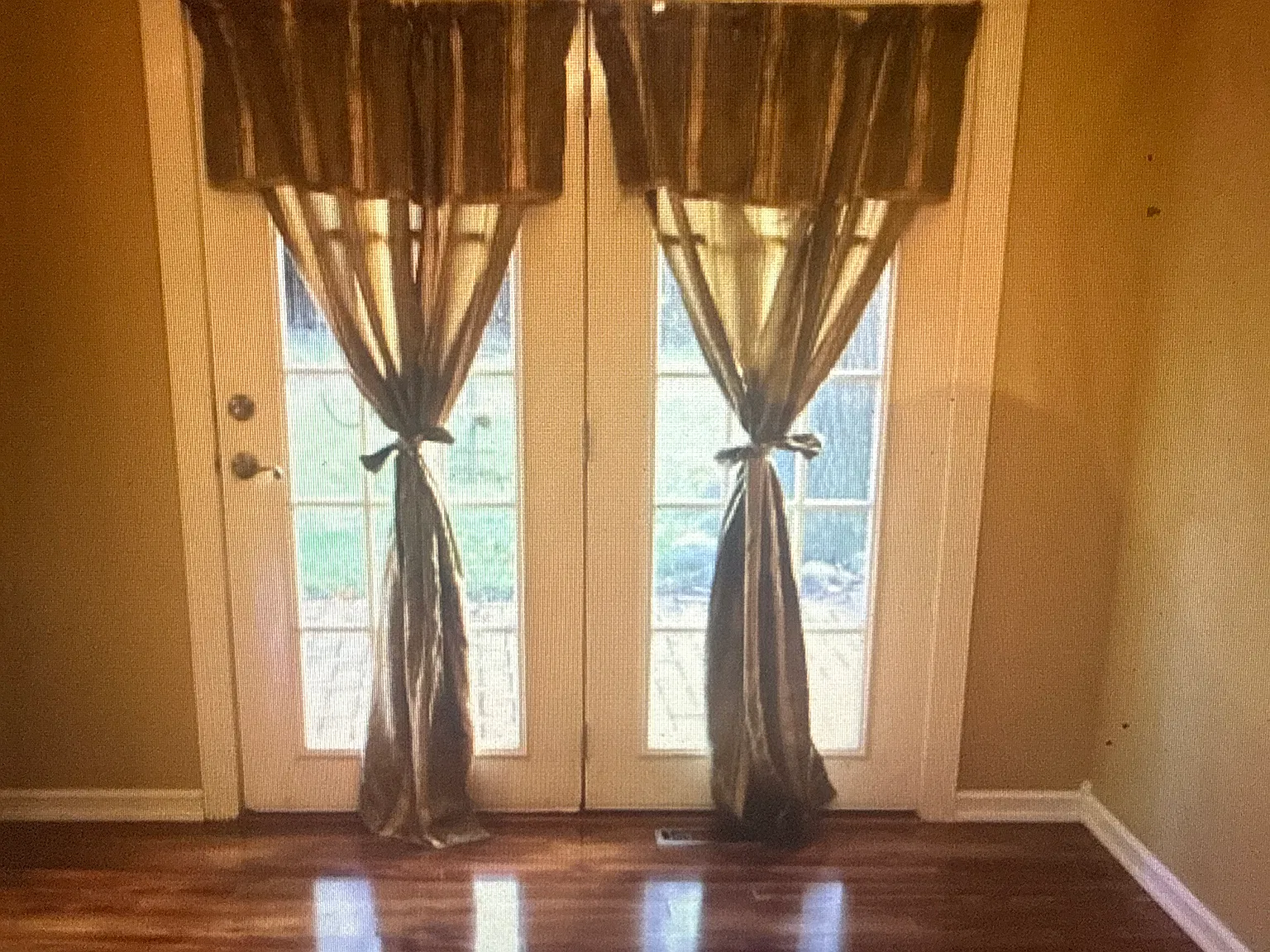 3 bed, 1.5 bath, 1687 sqft, $2,250 — Photo 2