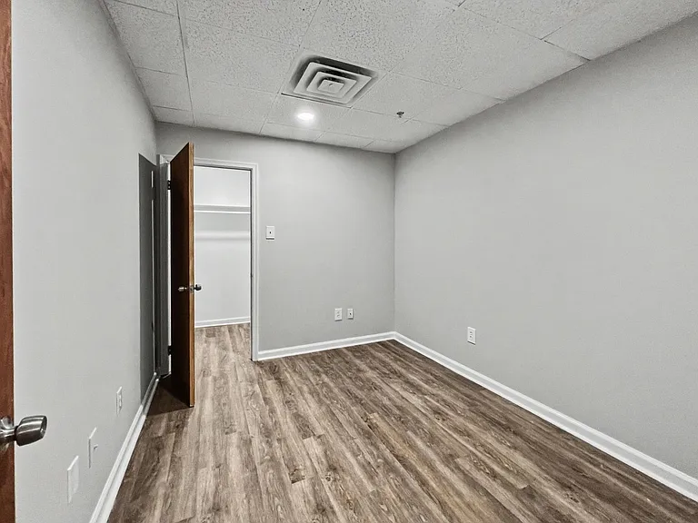 829-833 Conestoga Rd — Photo 36