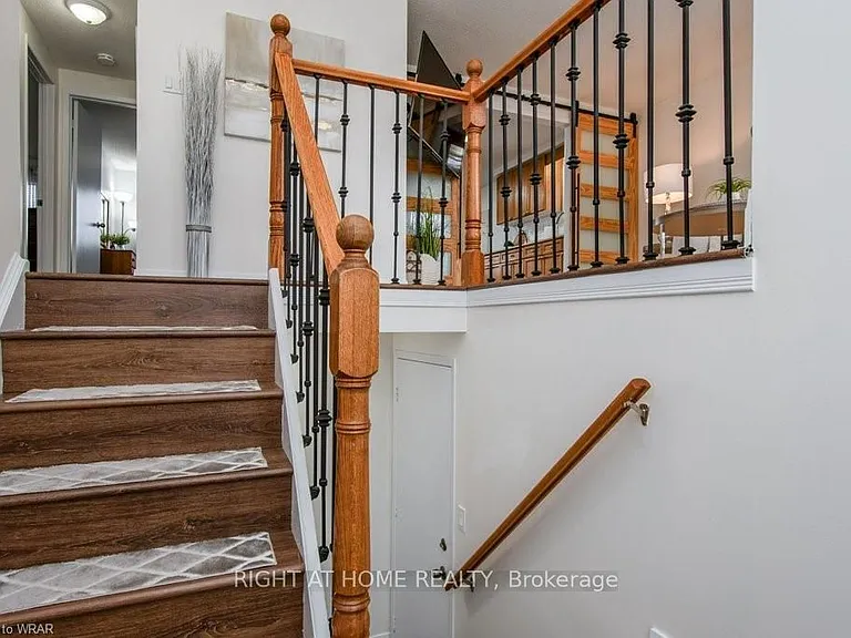 554 Halberstadt Cir — Photo 5