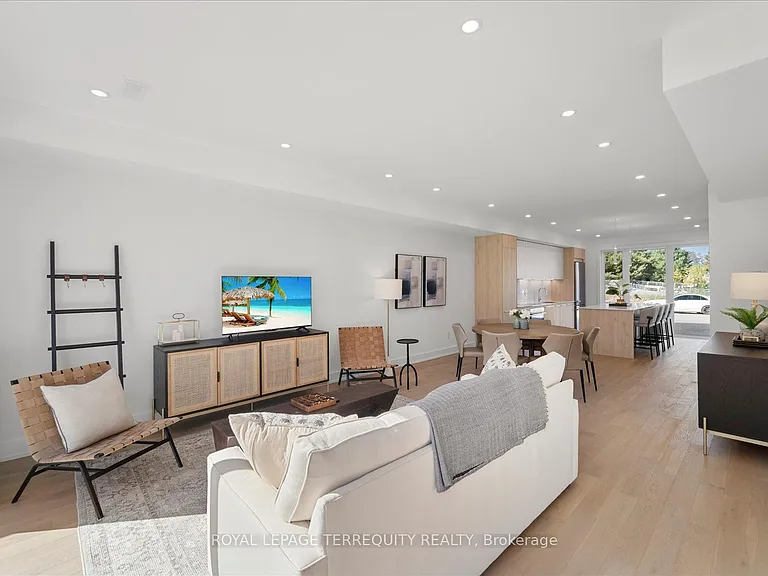 37 Rockmount Cres — Photo 11