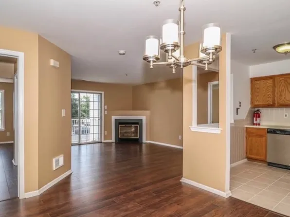 621 Waterford Dr, Edison, NJ 08817